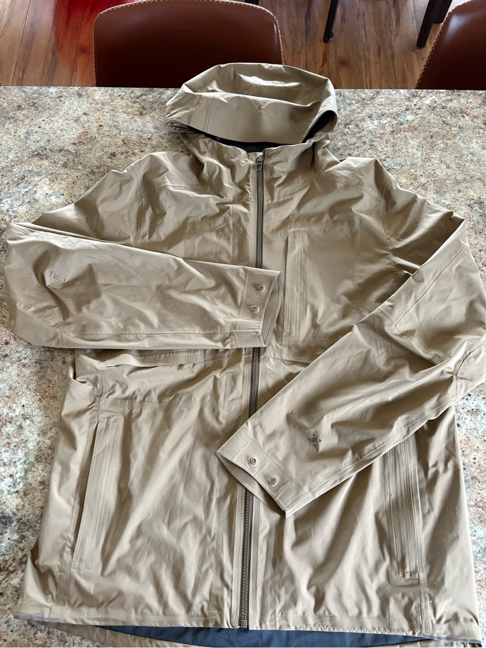 lululemon athletica Men's Hooded Raincoat in Khaki Beige